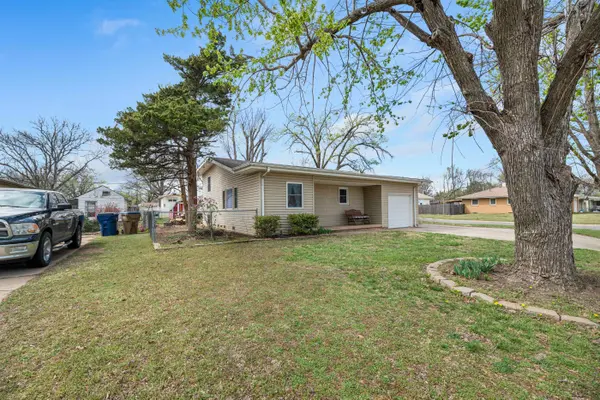 301 S Sunset Ave, Haysville, KS 67060