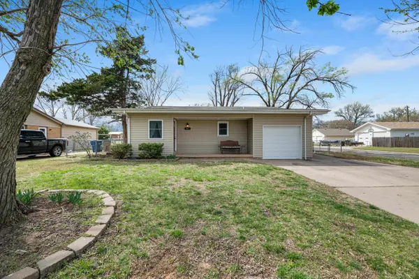 301 S Sunset Ave,  Haysville,  KS 67060