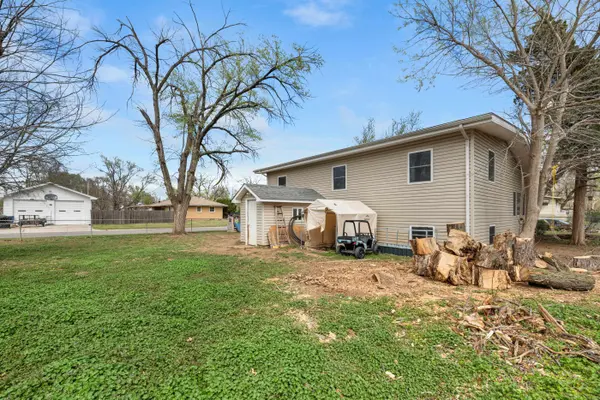 301 S Sunset Ave, Haysville, KS 67060