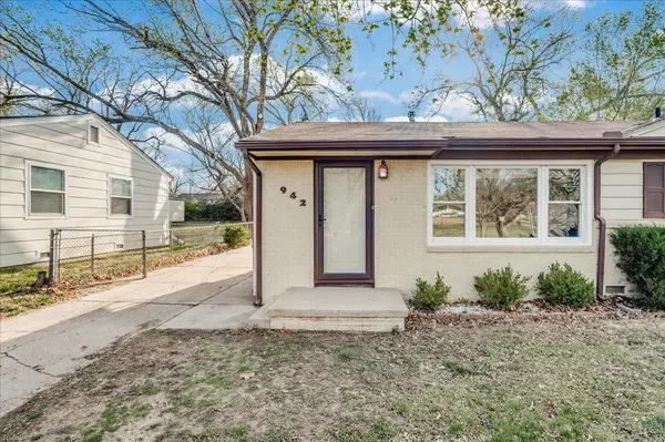 942 N Westview Dr, Derby, KS 67037