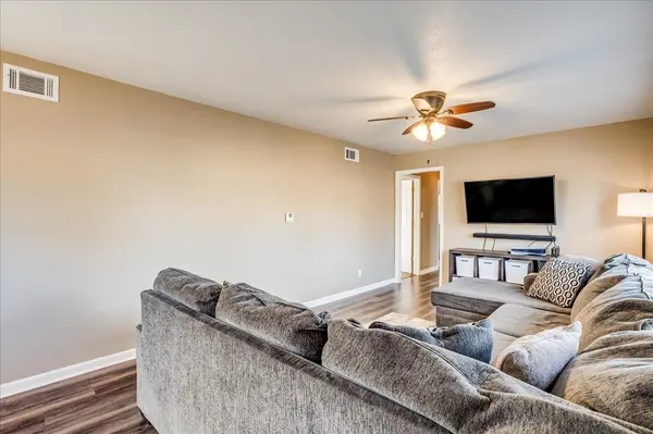942 N Westview Dr, Derby, KS 67037
