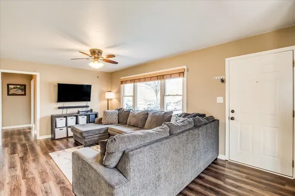 942 N Westview Dr, Derby, KS 67037