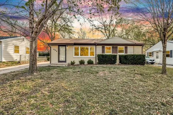 942 N Westview Dr,  Derby,  KS 67037