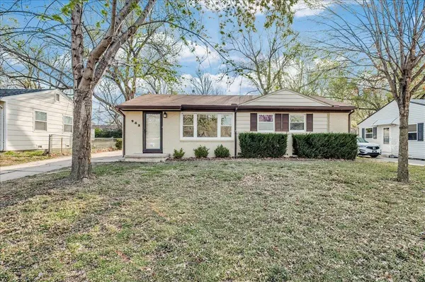 942 N Westview Dr, Derby, KS 67037