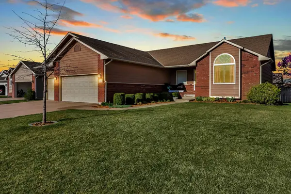 423 Homestead Ct, Colwich, KS 67030