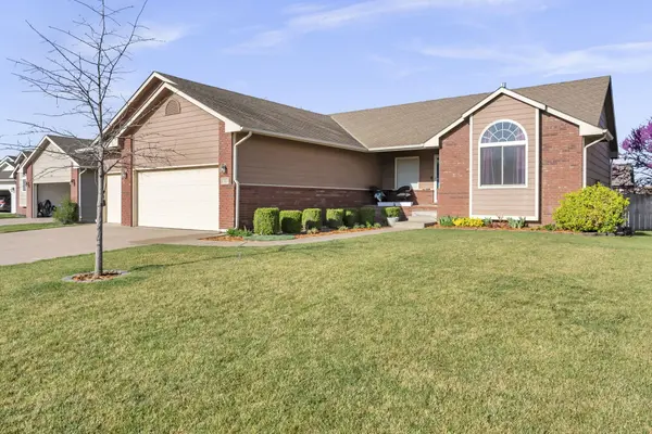 423 Homestead Ct, Colwich, KS 67030