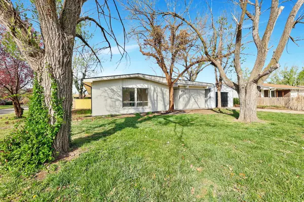 973 N Brownthrush Ln, Wichita, KS 67212