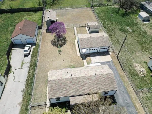 711 E 56th St S, Wichita, KS 67216