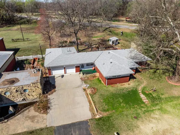 419 S Howard St, Arlington, KS 67514