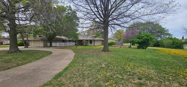 901 S Romney Ter, Wichita, KS 67207