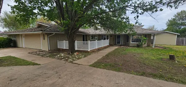 901 S Romney Ter, Wichita, KS 67207