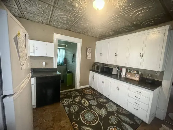 704 E 13th Ave, Winfield, KS 67156