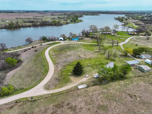 79 Eureka Lake Rd, Eureka, KS 67045