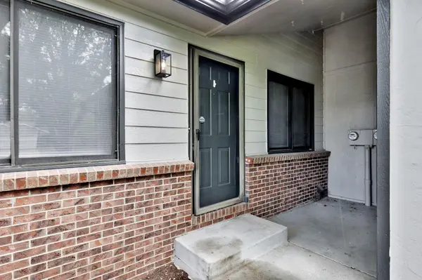 1418 W Nottingham Cir, Wichita, KS 67204
