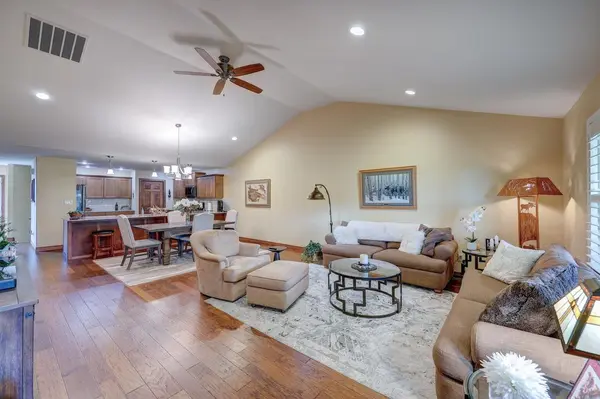 3613 Lakeshore Dr, Winfield, KS 67156