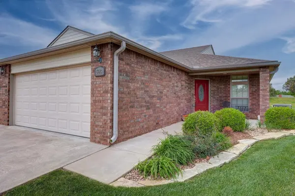 3613 Lakeshore Dr, Winfield, KS 67156