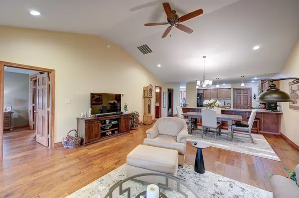 3613 Lakeshore Dr, Winfield, KS 67156
