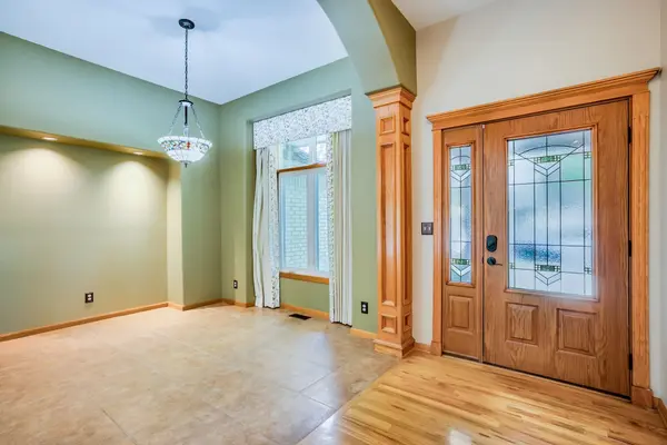 1217 N Hickory Creek Ct, Wichita, KS 67235-7002