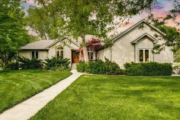 1217 N Hickory Creek Ct, Wichita, KS 67235-7002