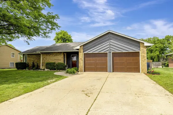 120 E Shady Brook Ln, Derby, KS 67037