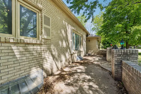 3249 N Hood Ct, Wichita, KS 67204