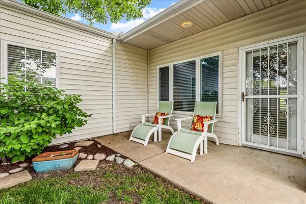 822 N Glenmoor Dr, Wichita, KS 67206
