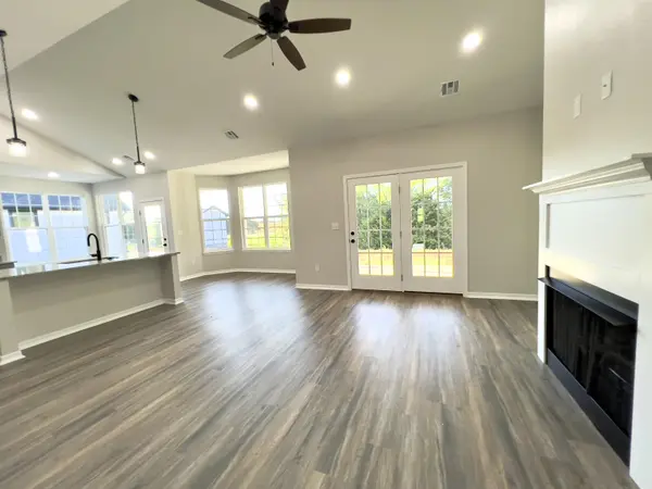 138 Castle Pines Dr, Arkansas City, KS 67005