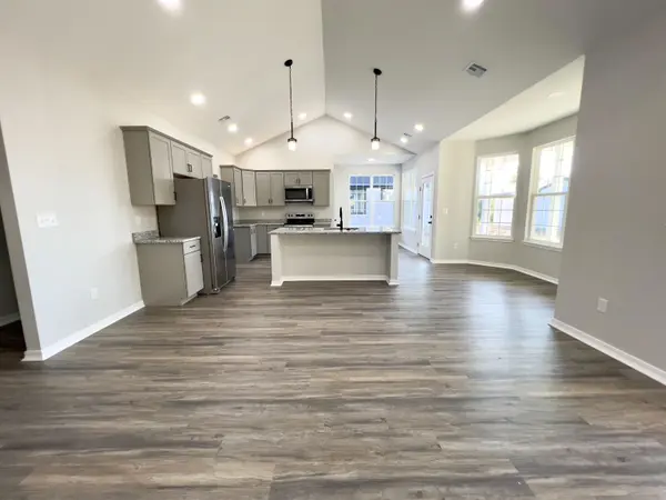 138 Castle Pines Dr, Arkansas City, KS 67005