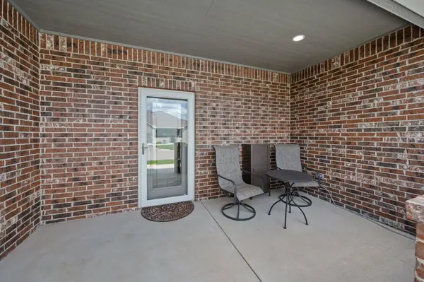 3629 N Lakeway Ct, Wichita, KS 67205