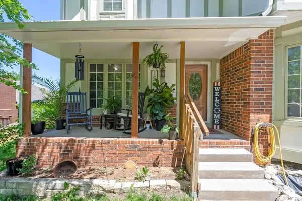 1536 S Creekside LN, Wichita, KS 67230-9716
