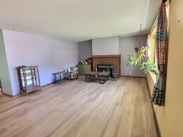 219 Countryside Dr, Hutchinson, KS 67502
