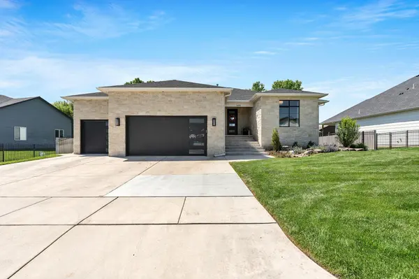 1605 N Lakeside Dr, Andover, KS 67002