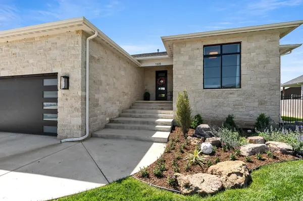 1605 N Lakeside Dr, Andover, KS 67002