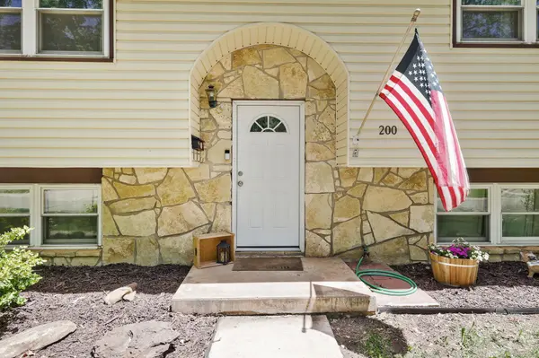 200 S Lauber Ln, Derby, KS 67037