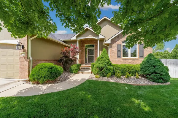 705 W Putter Ct, Andover, KS 67002