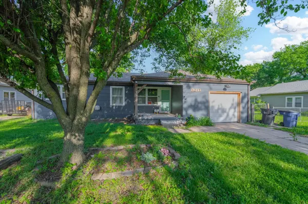 1215 N Logan St, Newton, KS 67114