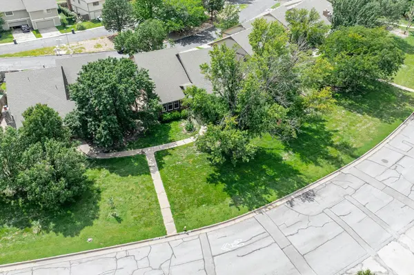 2409 N Bramblewood, Wichita, KS 67226