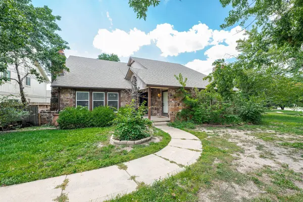 2409 N Bramblewood, Wichita, KS 67226