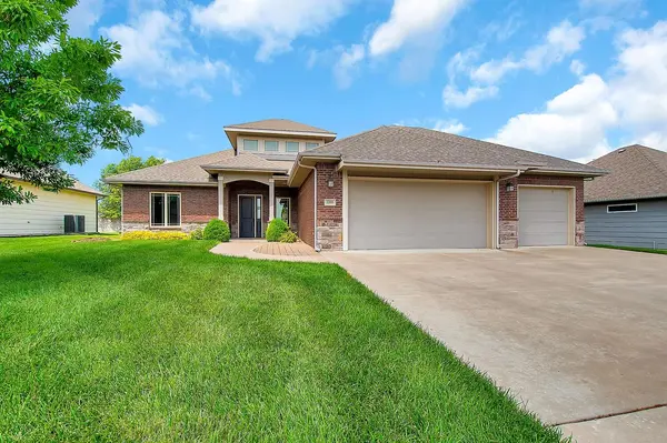 2211 N Chestnut Ct, Augusta, KS 67010
