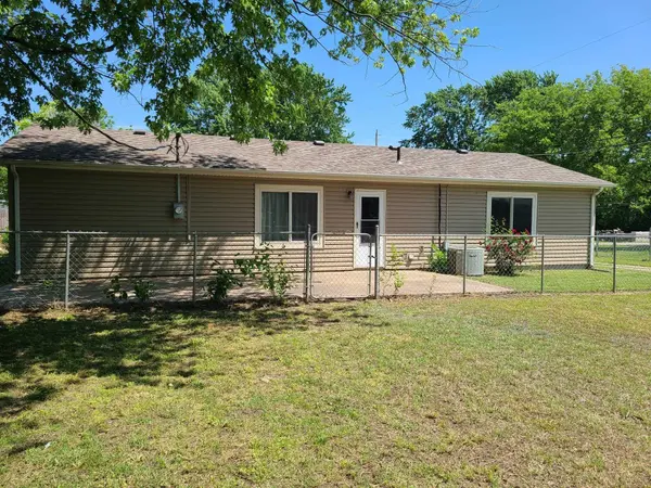 209 E 6th St, Burden, KS 67019