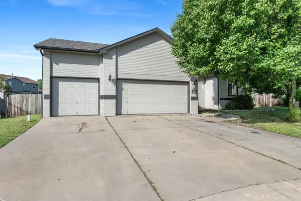 4359 N Rushwood Ct, Bel Aire, KS 67226