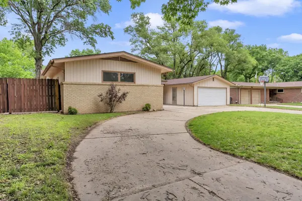 9808 W Hickory LN, Wichita, KS 67212