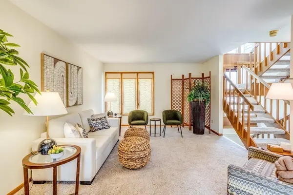 1733 S Cranbrook Ct, Wichita, KS 67207