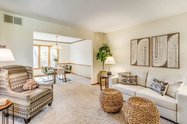 1733 S Cranbrook Ct, Wichita, KS 67207