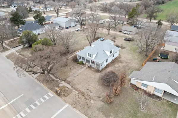 112 N Highland, Conway Springs, KS 67031