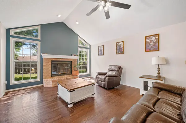 2014 Mound St, Winfield, KS 67156
