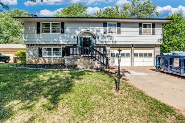 609 N Willow Dr, Derby, KS 67037