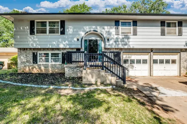 609 N Willow Dr,  Derby,  KS 67037