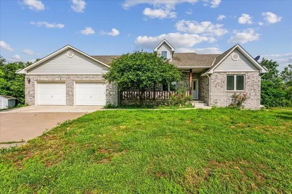 1102 E Rainbow Ct, Towanda, KS 67144