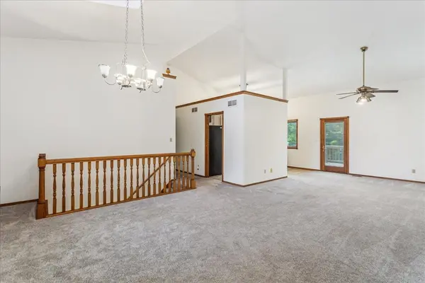 1102 E Rainbow Ct, Towanda, KS 67144